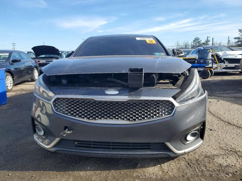 2017 KIA Cadenza Premium