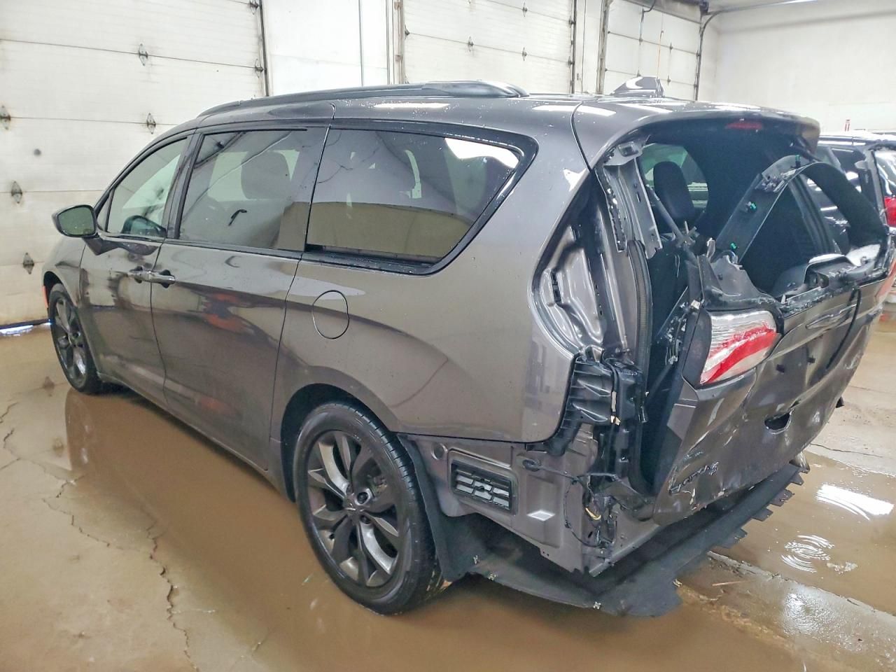 2018 Chrysler Pacifica Touring l