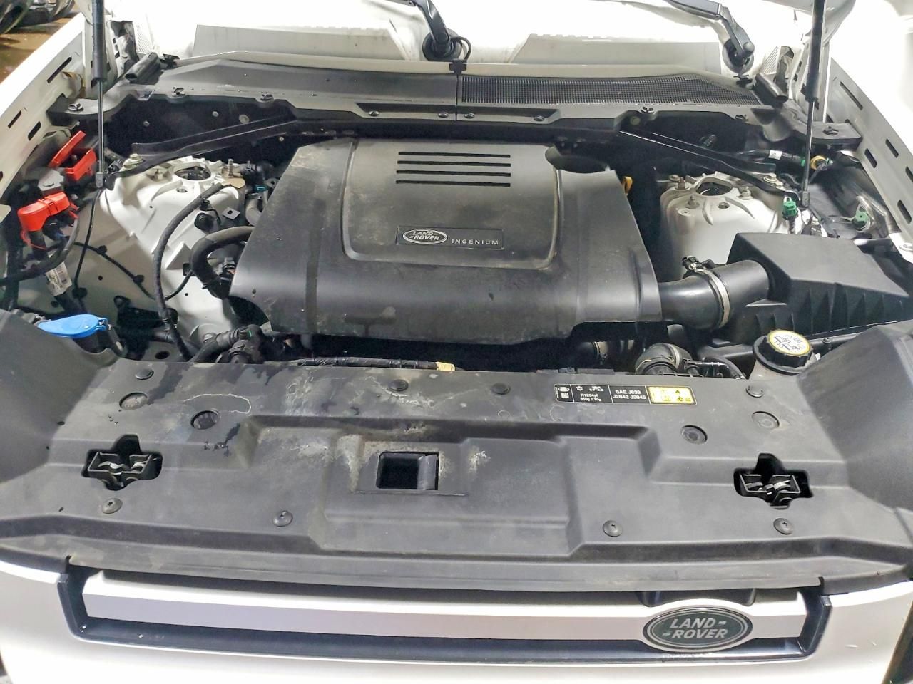 2025 Land Rover Defender 90 s