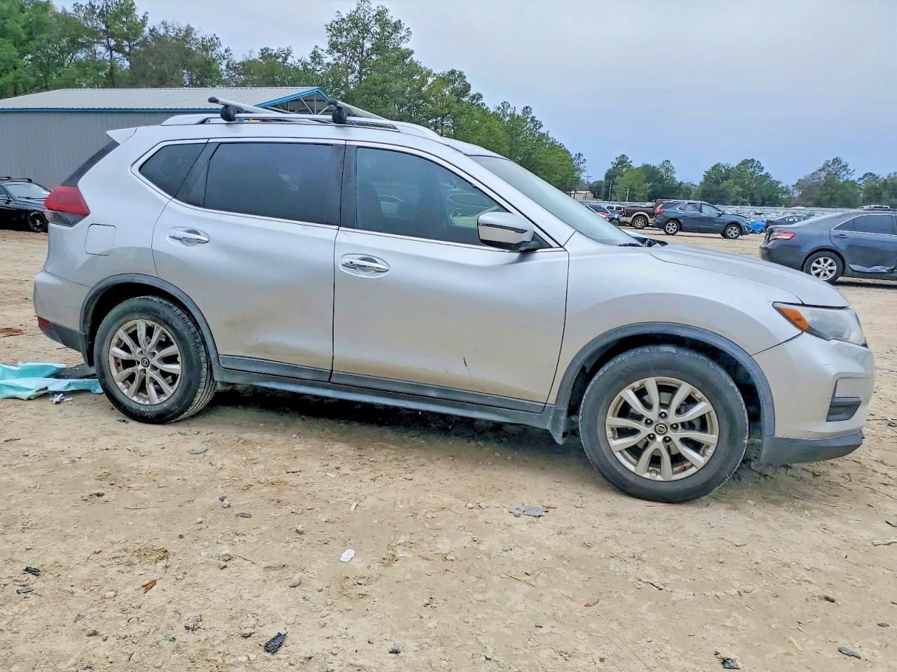 2020 Niss Rogue SV FWD