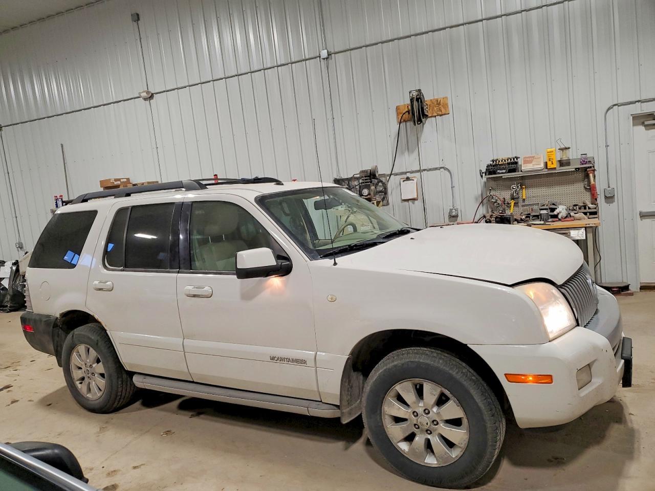 2010 Mercury Mountaineer Luxury