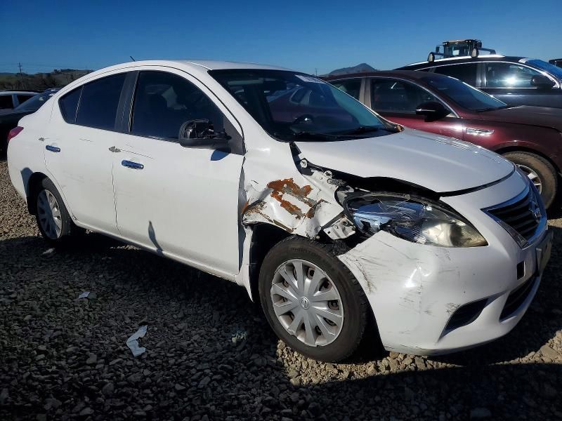 2012 Nissan Versa s