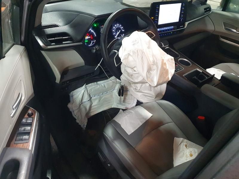 2021 Toyota Sienna xle