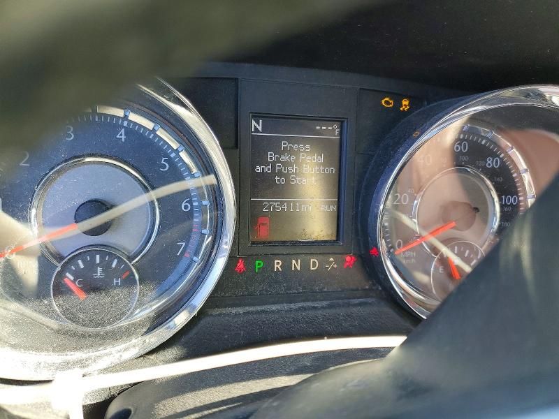 2014 Chrysler Town & Country Touring l