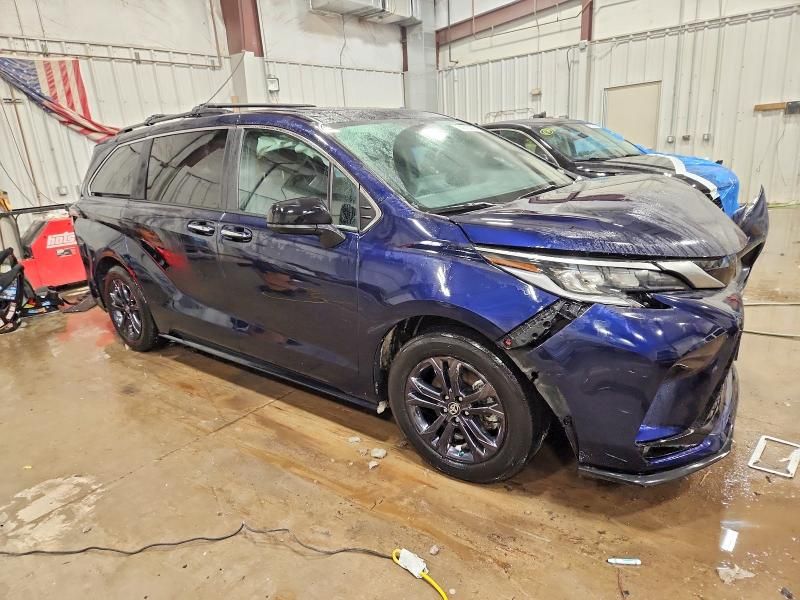 2024 Toyota Sienna xse