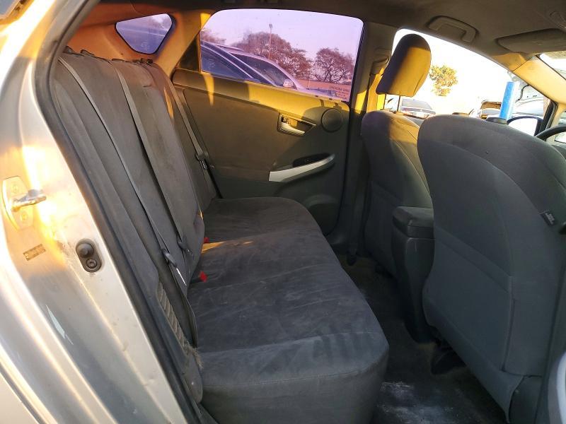 2010 Toyota Prius iii