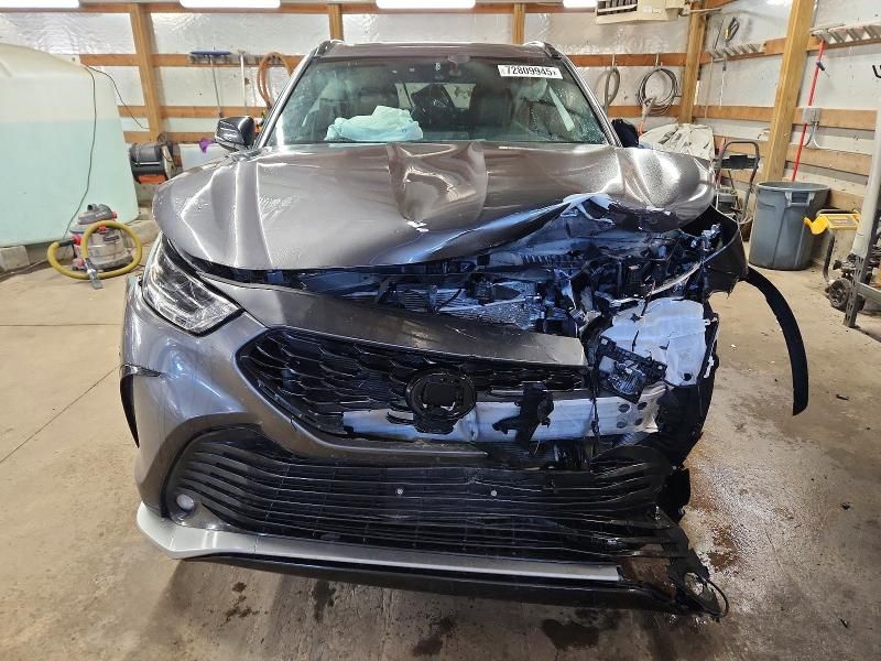 2021 Toyota Highlander xse