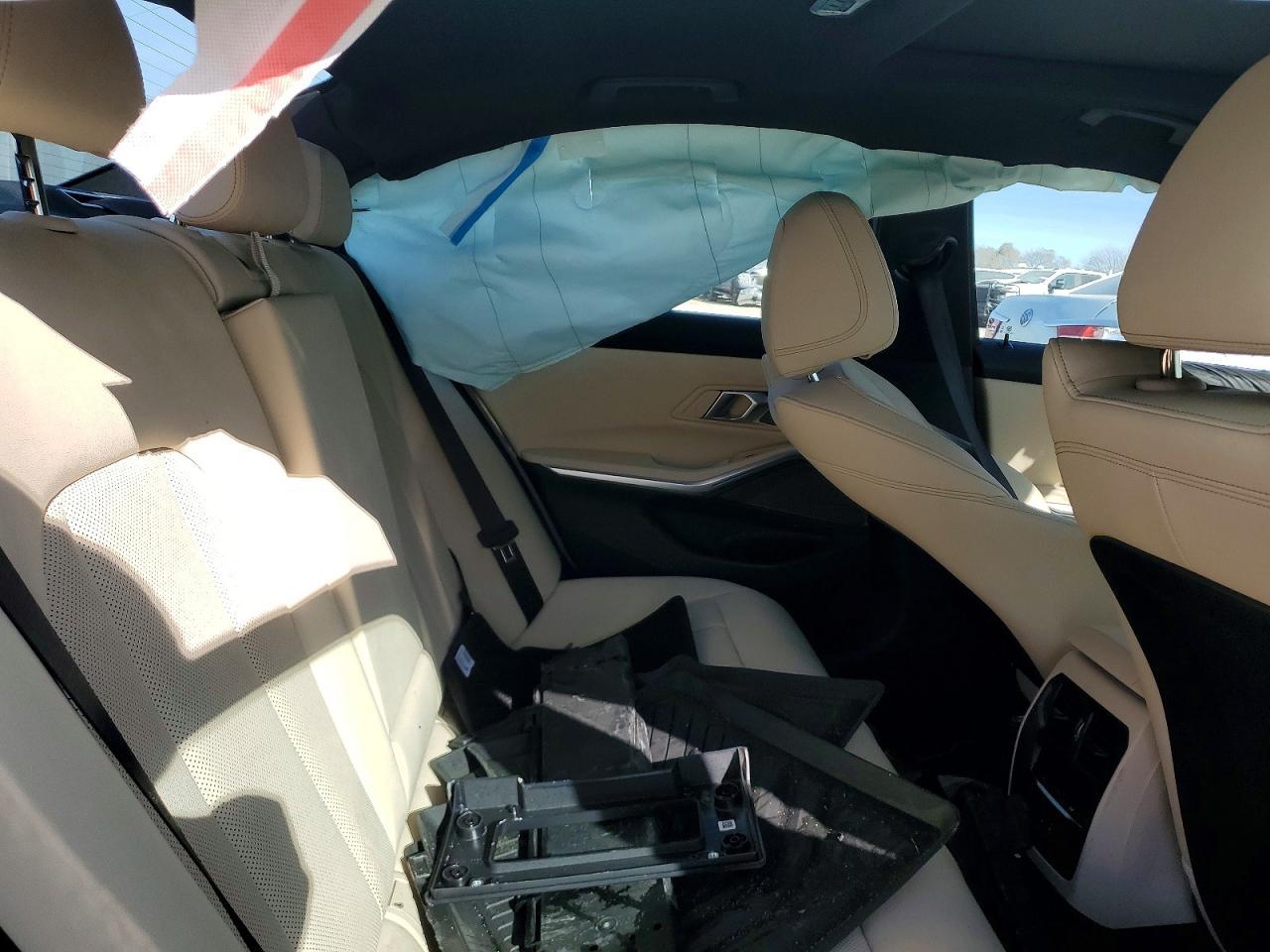 2025 BMW 330i