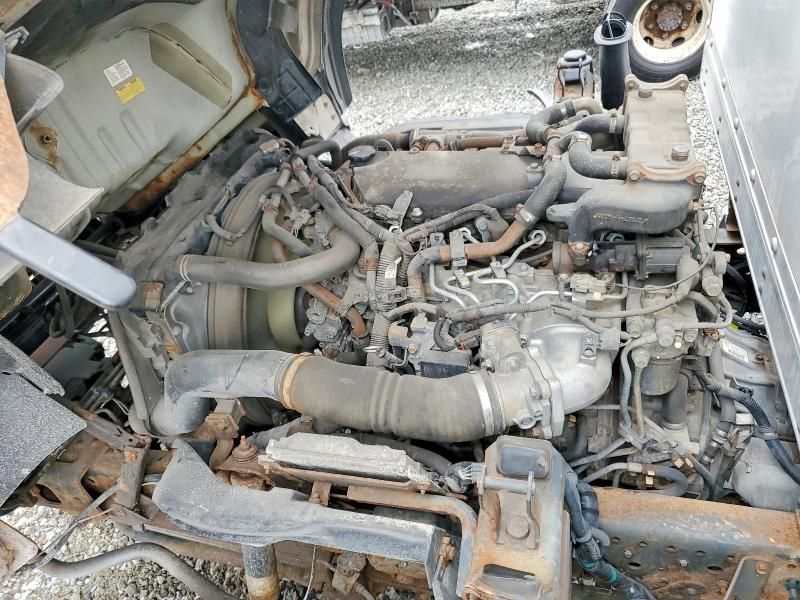 2015 Isuzu Npr hd box Truck