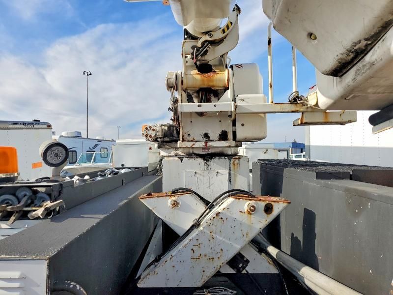 2011 Ford F750 Super Duty Bucket Truck