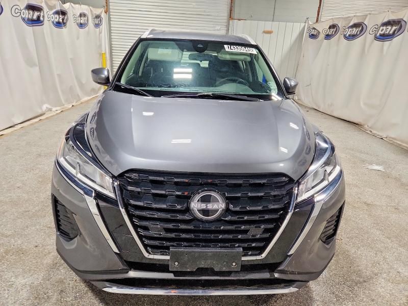 2022 Nissan Kicks sv