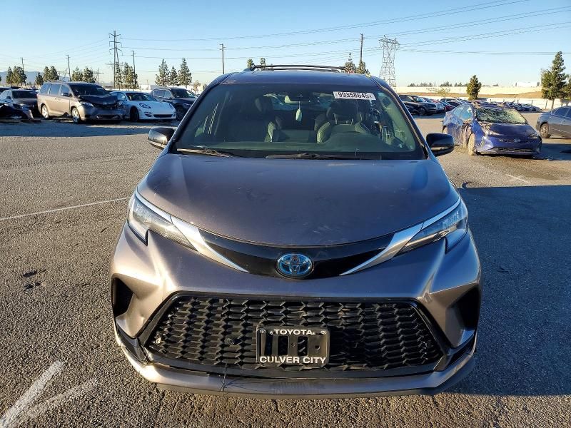 2022 Toyota Sienna xse 7-passenger