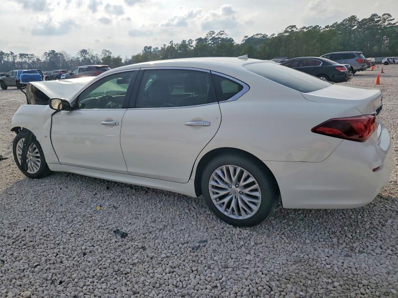 2015 Infiniti Q70 3.7