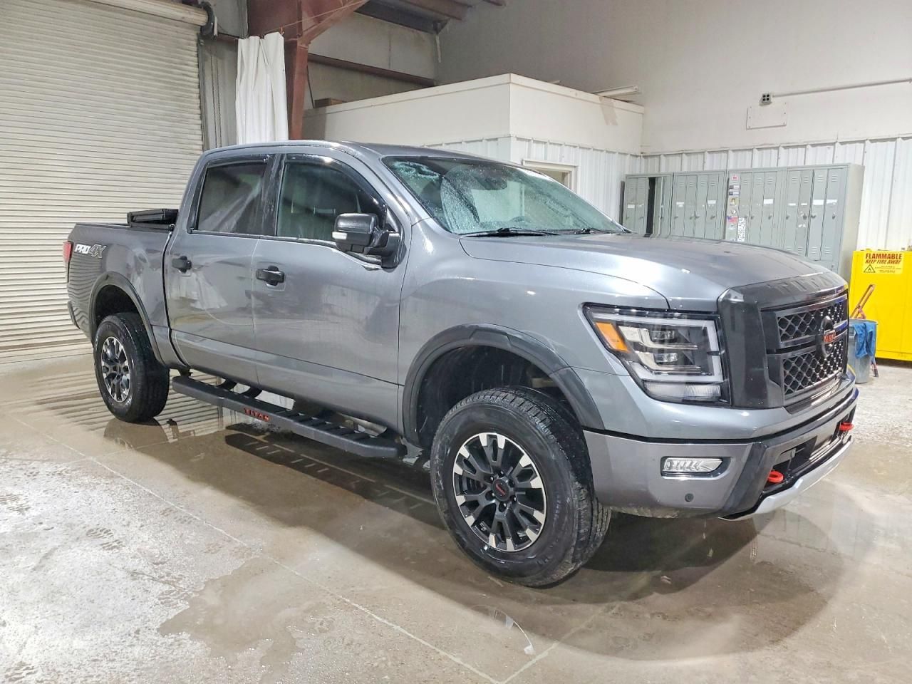 2022 Nissan Titan sv