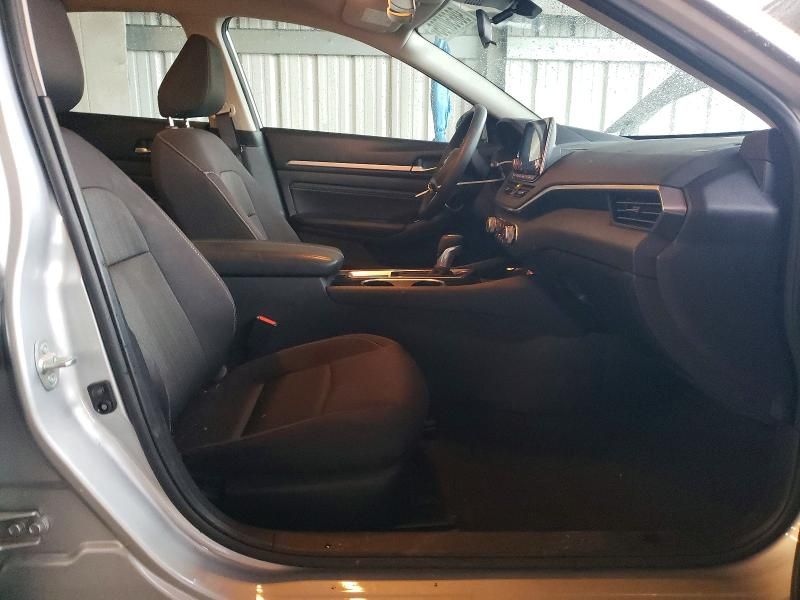 2021 Nissan Altima sv