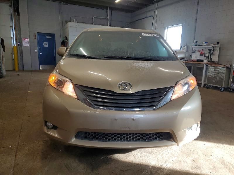 2011 Toyota Sienna xle