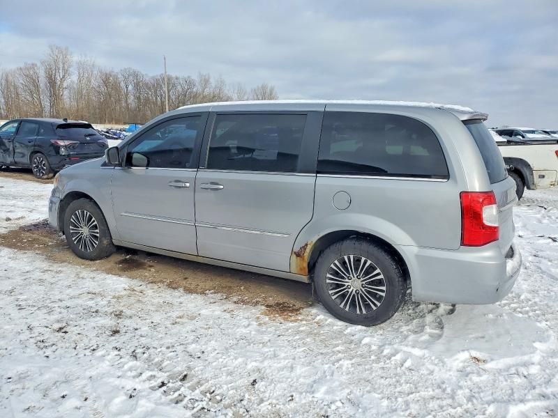 2014 Chrysler Town & Country s