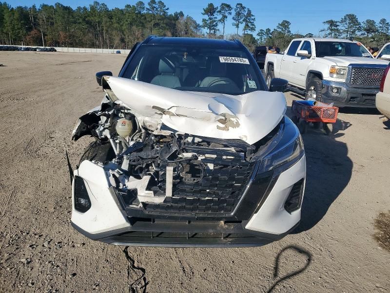 2022 Nissan Kicks sr
