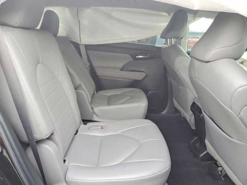 2023 Toyota Highlander l