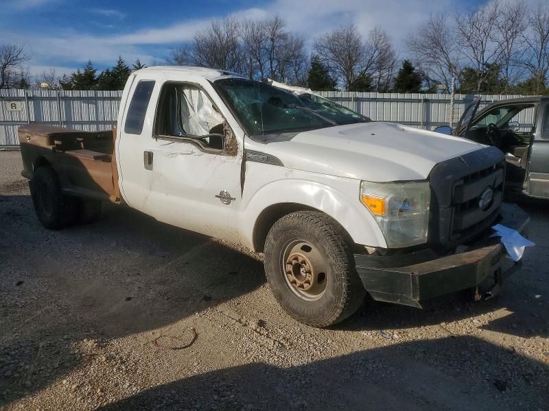 2014 Ford F350 Super Duty Flatbed Truck
