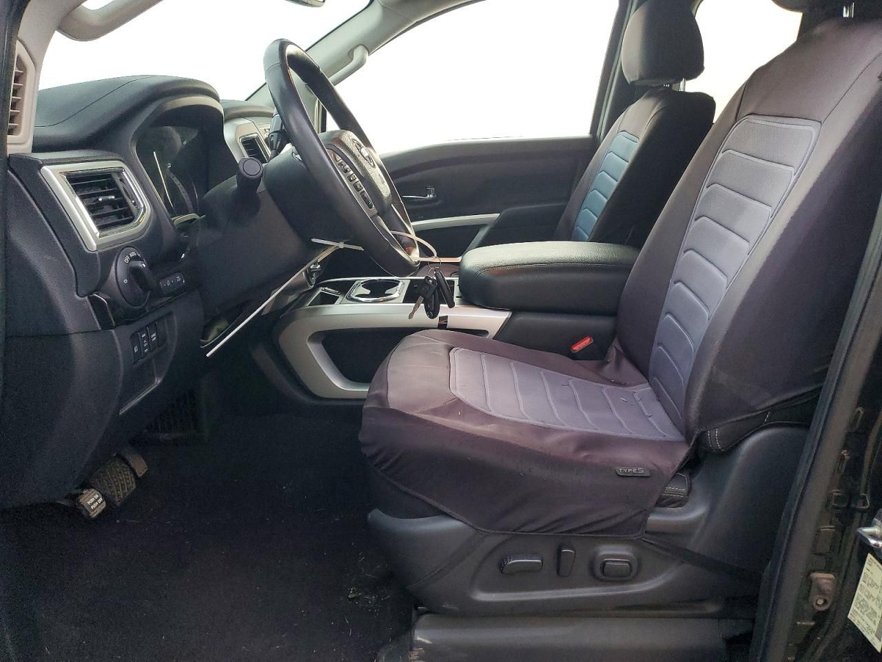 2017 Nissan Titan xd sv