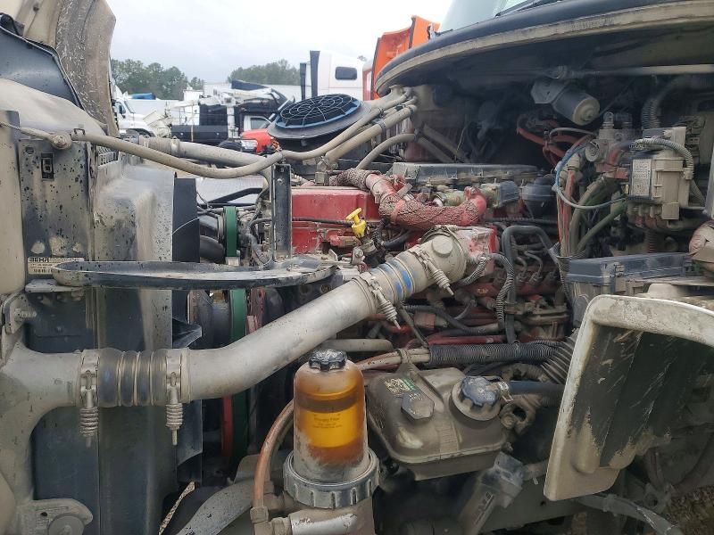 2015 Freightliner Business Class M2 Semi Truck