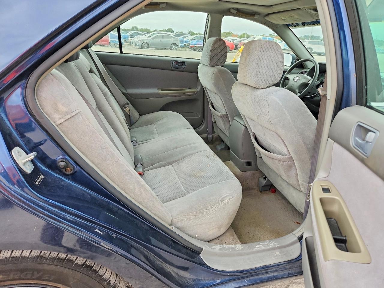 2004 Toyota Camry le