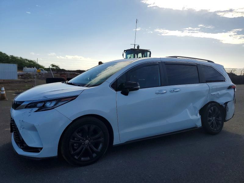 2024 Toyota Sienna xse