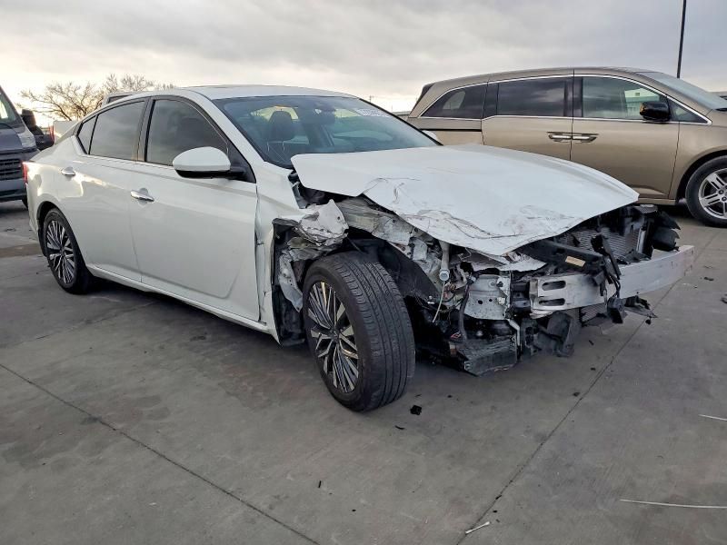 2024 Nissan Altima sv