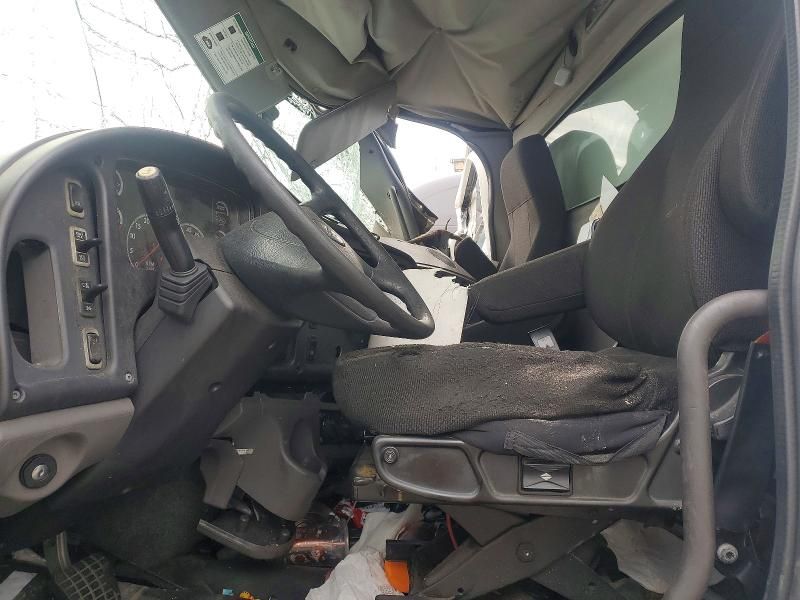 2015 Freightliner Business Class M2 Delivery Truck