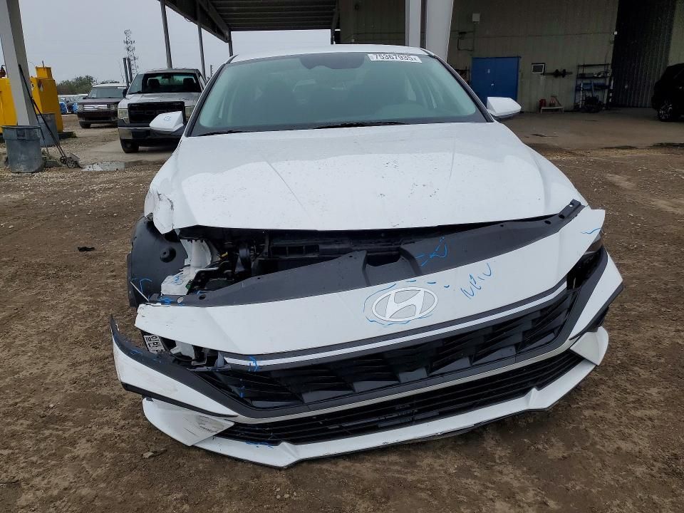 2025 Hyundai Elantra se