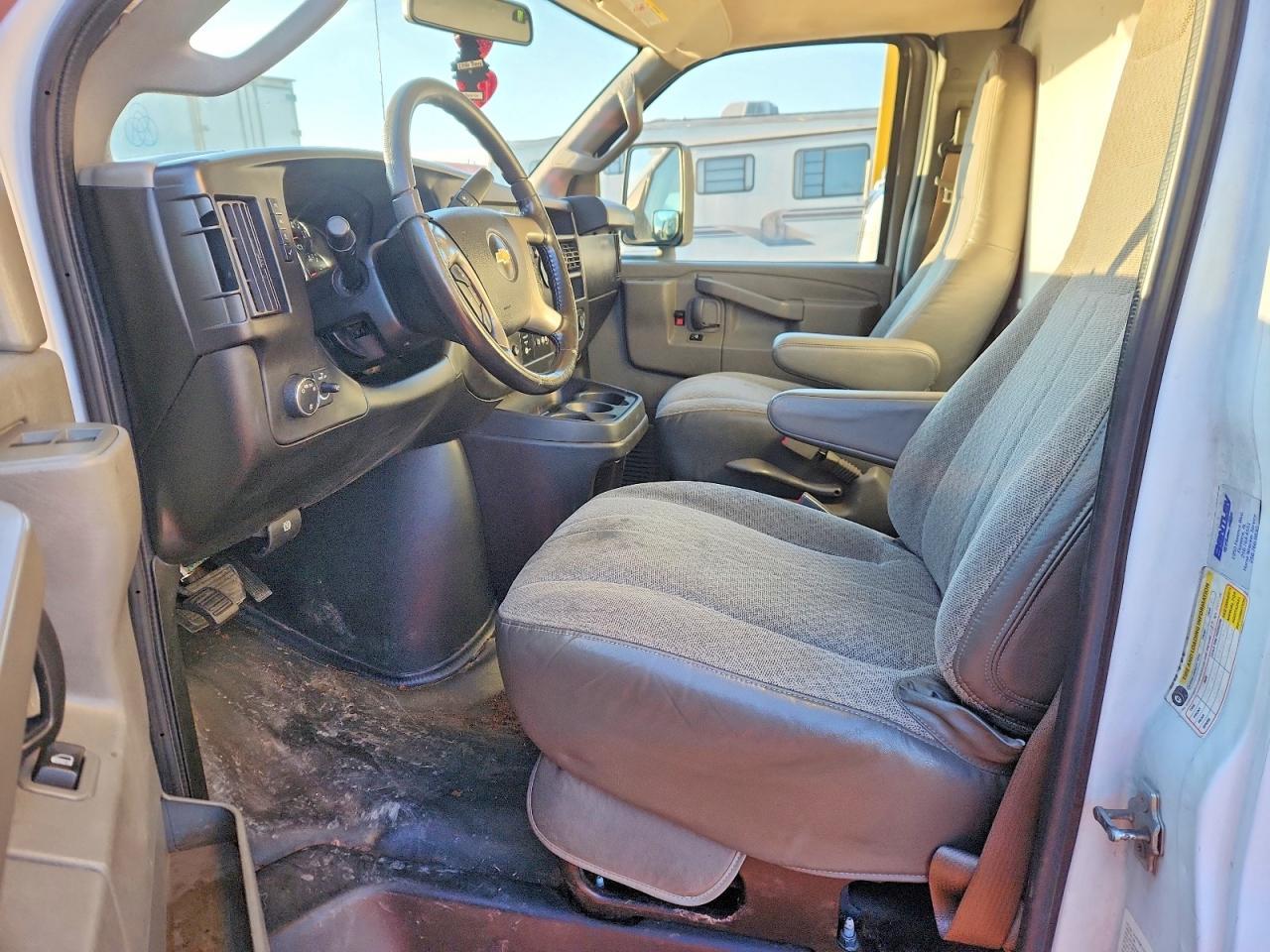 2018 Chevrolet Express BOX Truck