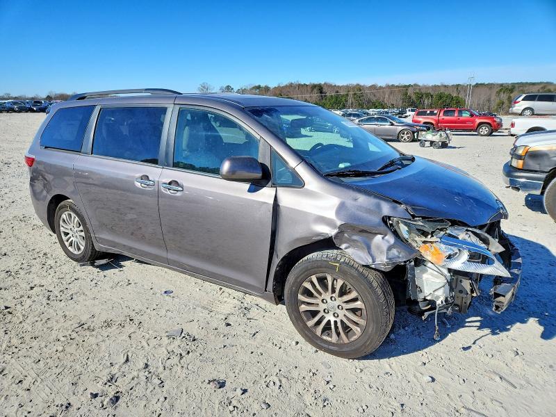 2015 Toyota Sienna xle