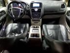 2011 Chrysler Town & Country Touring l