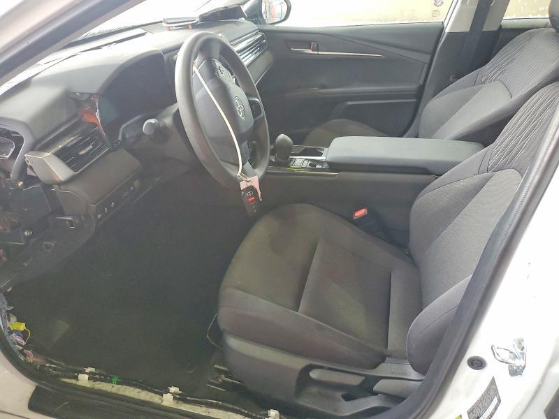 2025 Toyota Camry le