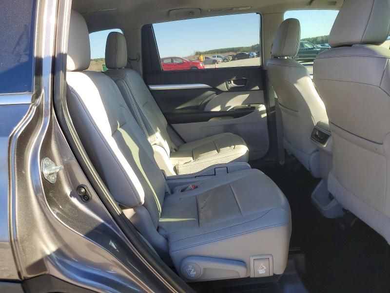 2019 Toyota Highlander se