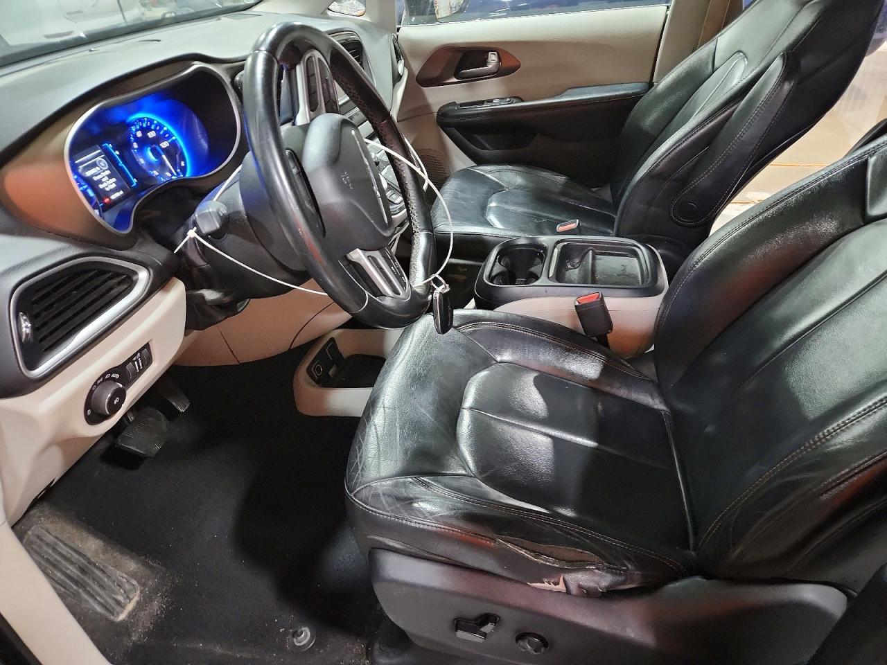 2017 Chrysler Pacifica Touring l