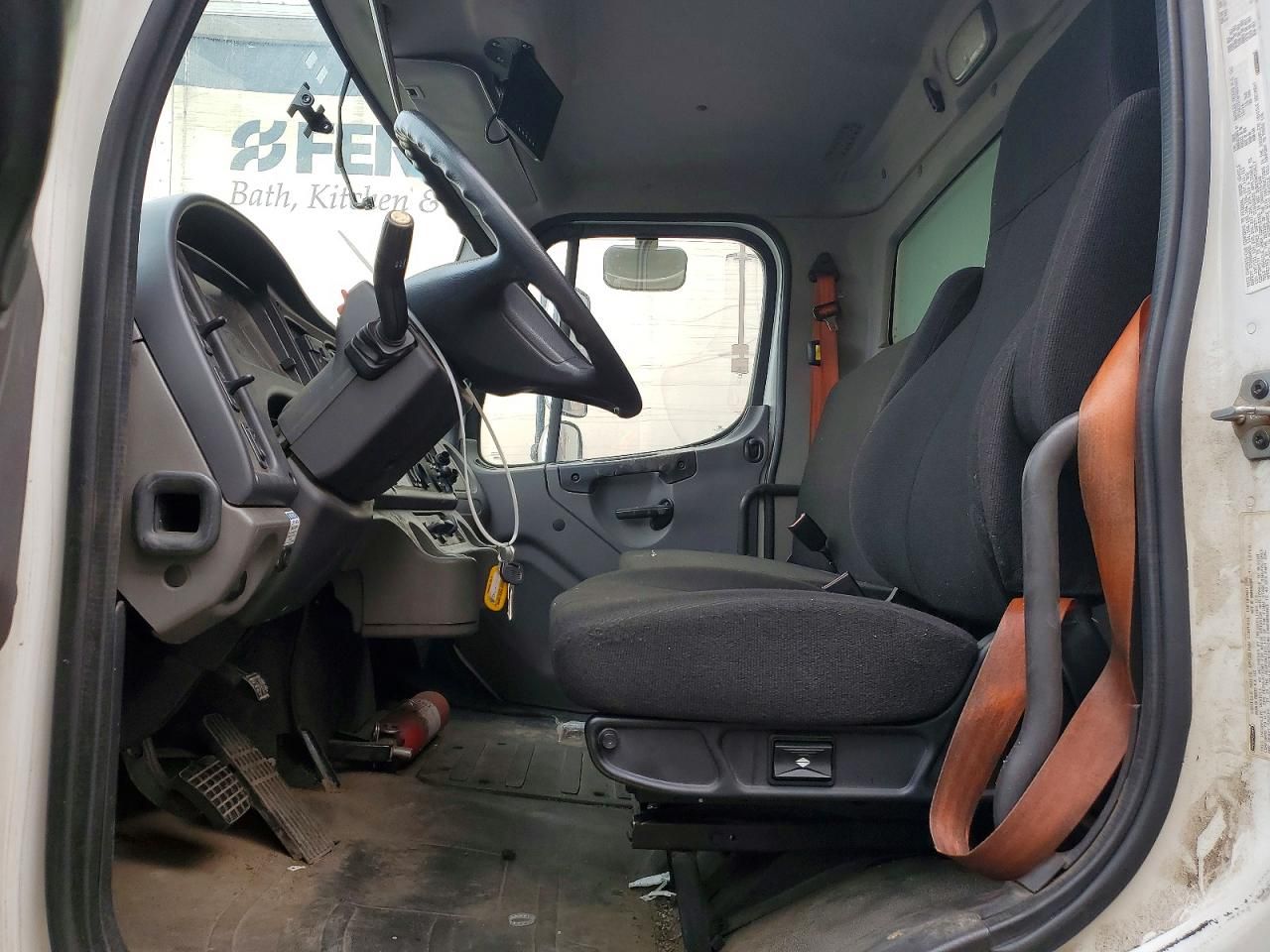 2015 Freightliner Business Class M2 BOX Truck
