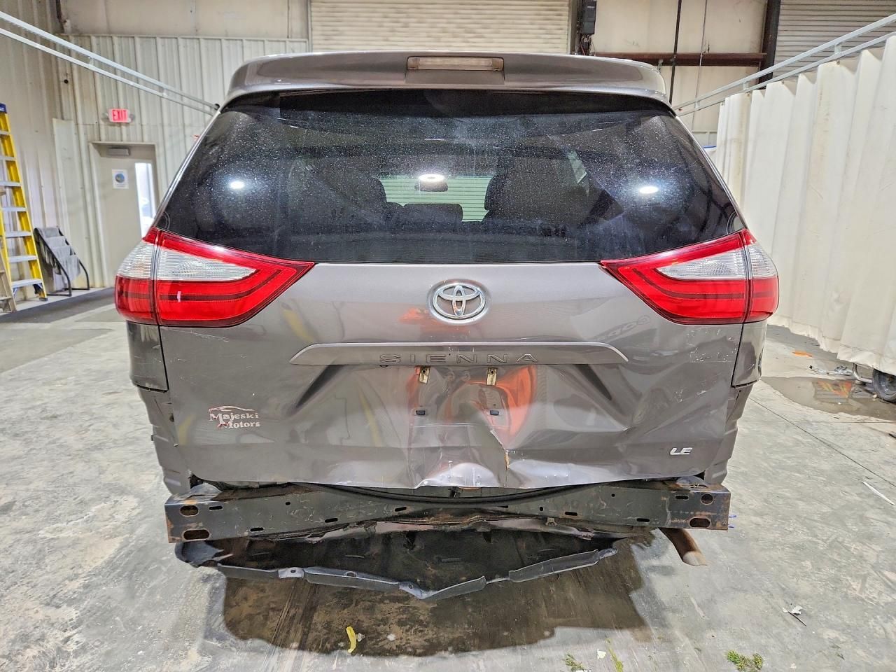 2016 Toyota Sienna le