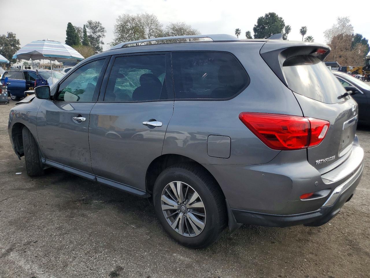 2020 Nissan Pathfinder s