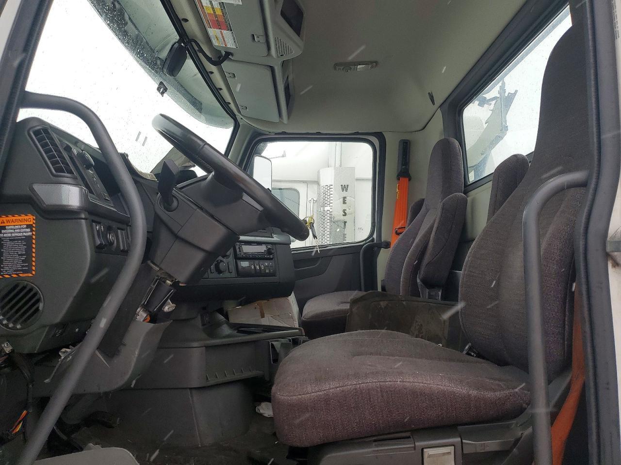 2024 Volv O VNR Semi Truck