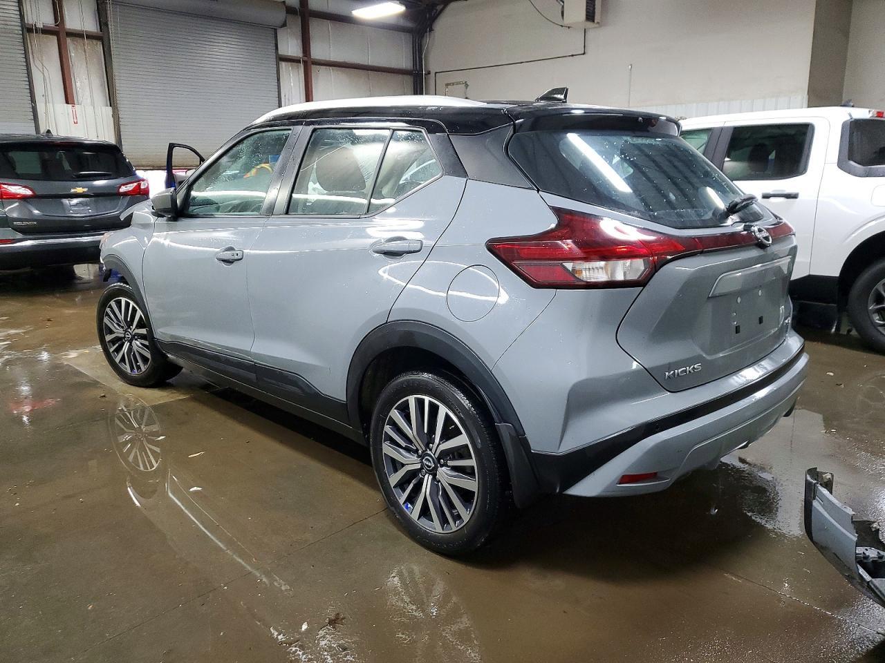 2023 Nissan Kicks sv