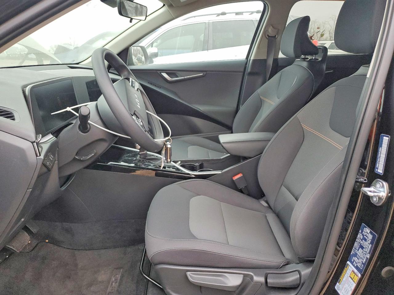 2025 KIA Niro lx