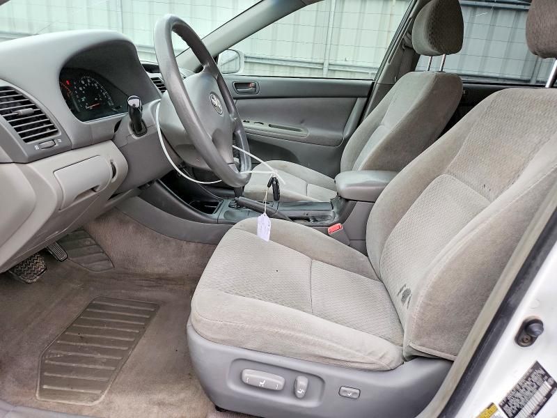 2004 Toyota Camry le