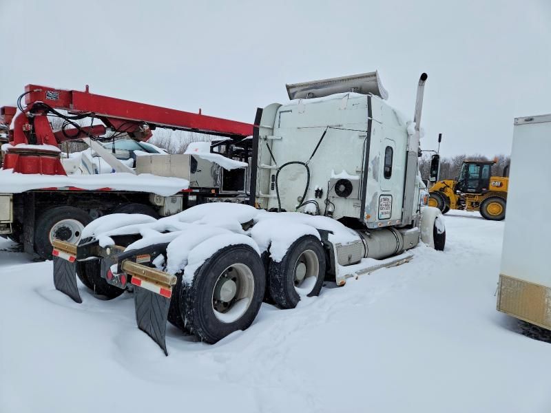 2016 Freightliner Coronado Semi Truck