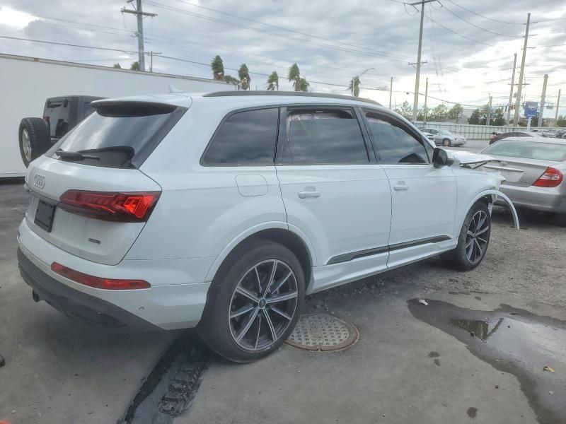 2022 Audi Q7 Premium Plus