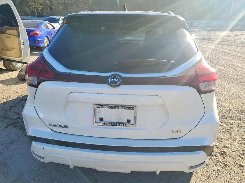 2022 Nissan Kicks sr