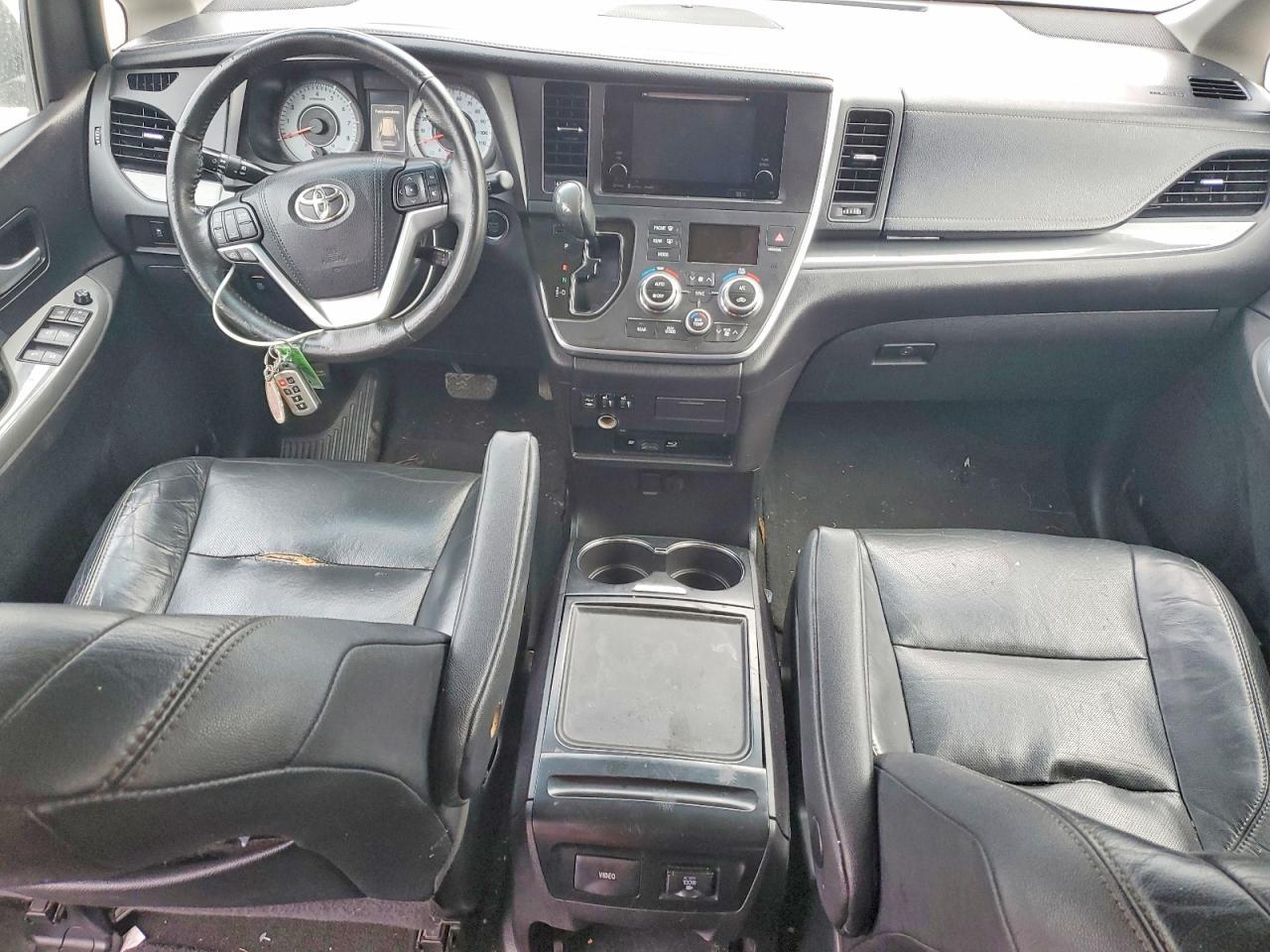 2017 Toyota Sienna se