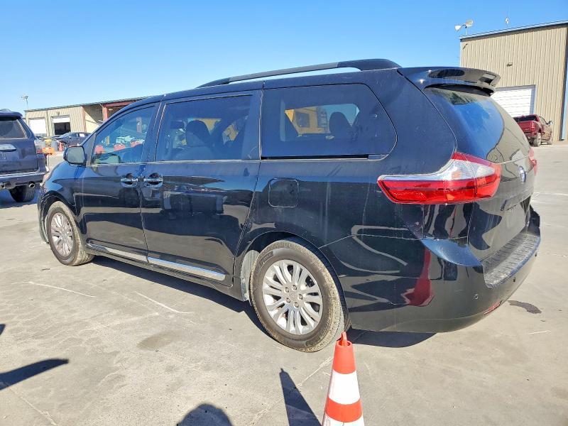 2016 Toyota Sienna xle 8-passenger