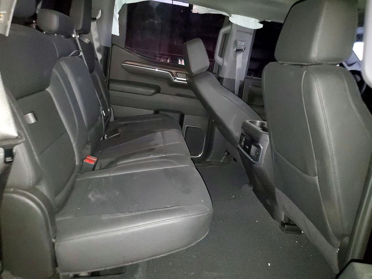 2025 GMC Sierra K1500 slt